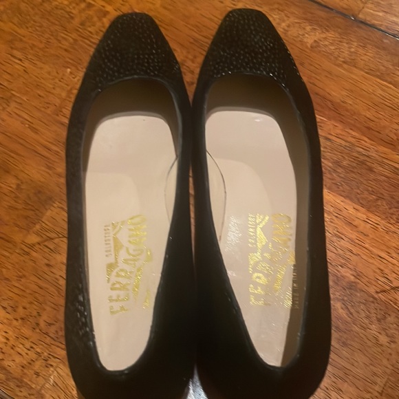 Salvatore Ferragamo black suede, Ladies 8 1/2 AA, very elegant. - Picture 3 of 9